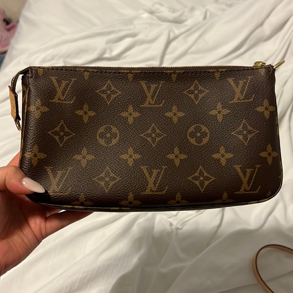 ❌️❌️SOLD❌️❌️Louis Vuitton Pochette Accessoires